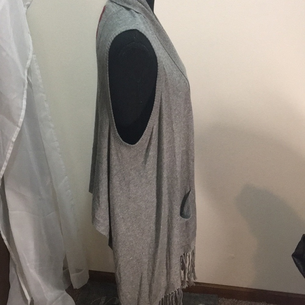 Hollister women’s long sleeveless grey and red cardigan​​ - Picture 9 of 10